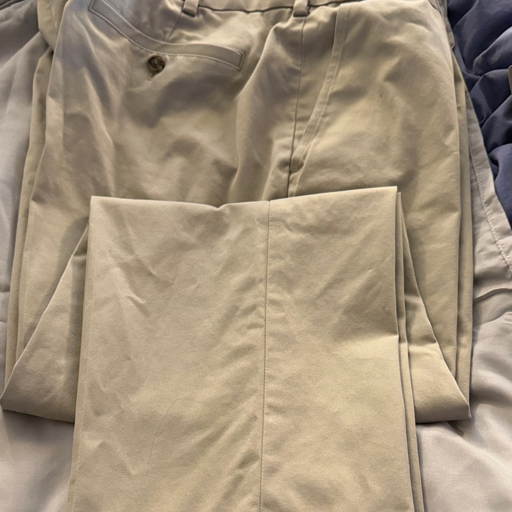 Brooks Brothers Men's Beige Chinos
Machine washable!
